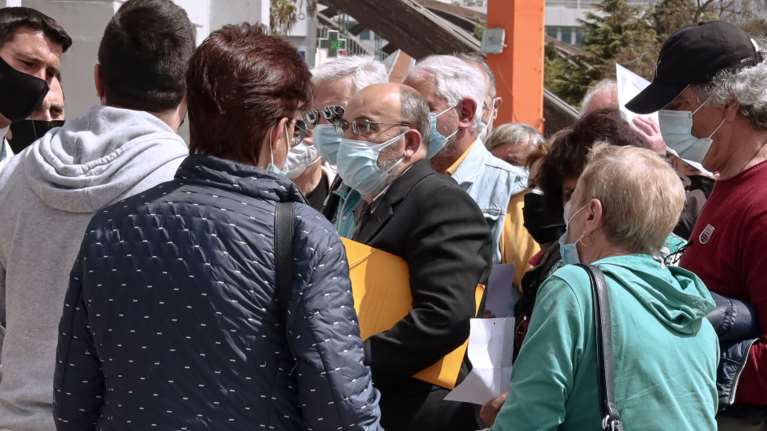 &quot;Πανικός&quot; για τα εμβόλια: Ρεκόρ ραντεβού και στoυς 40 - 44 - Πότε ανοίγει η πλατφόρμα για τους άνω των 18