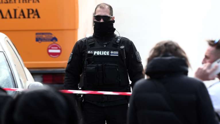 Δολοφονία  Καραϊβάζ: Στο &quot;μικροσκόπιο&quot; της ΕΛ.ΑΣ δυο αδέσποτες σφαίρες στο σημείο της δολοφονίας