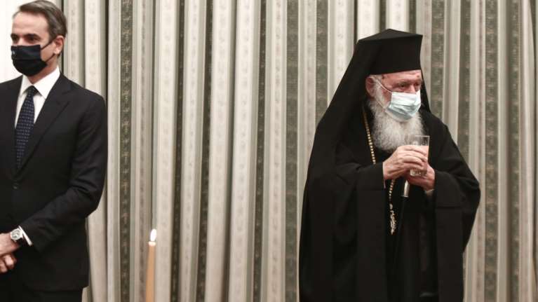 Θεοφάνεια: Τελικά &quot;πέρασε&quot; της Εκκλησίας, αλλά τουλάχιστον τηρήθηκαν τα μέτρα…
