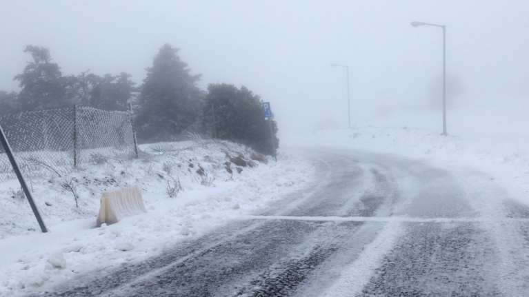 Σε εξέλιξη η κακοκαιρία &quot;Ελπίς&quot;: Χιόνια στα βουνά της Αττικής και τα βόρεια προάστια - Αναλυτική πρόγνωση ανά περιοχή