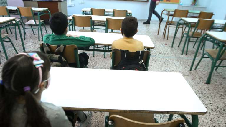 Συνεδριάζουν οι λοιμωξιολόγοι για τα σχολεία: Κλειδώνει η 10η Ιανουαρίου με 3 self test και περισσότερα δωρεάν rapid