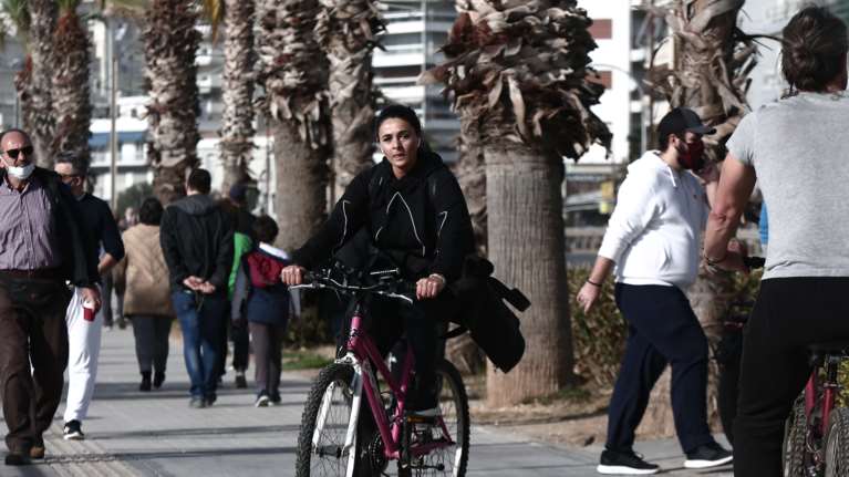 Ανατροπή: Η επιτροπή των λοιμωξιολόγων συζητά την απελευθέρωση των μετακινήσεων από δήμο σε δήμο