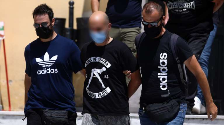 Ηλιούπολη: Προκαλεί ο αστυνομικός που &quot;τα ρίχνει&quot; όλα στην 19χρονη - &quot;Εκδιδόταν από τα 16 της, εγώ ήθελα να σταματήσει&quot;