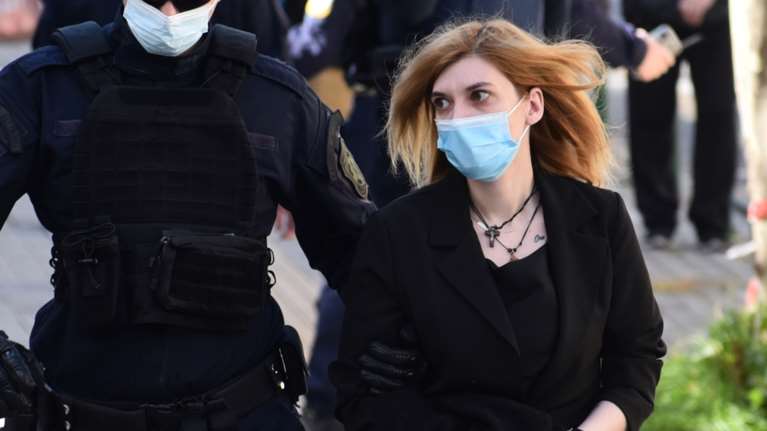 Απολογία Ρούλας Πισπιρίγκου για την Ίριδα: &quot;Να μάθω από τι έφυγαν τα παιδιά&quot;- Αναθεμάτισε την ώρα που παντρεύτηκε τον Μάνο