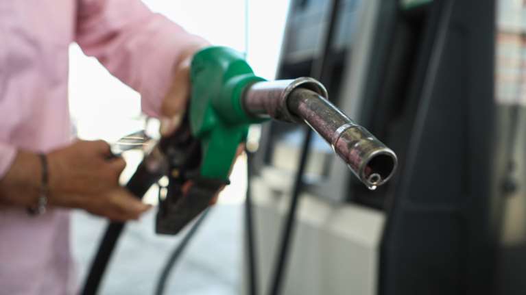 Εκτός κάθε ελέγχου οι τιμές στη βενζίνη - Σκέψεις για επέκταση του fuel pass