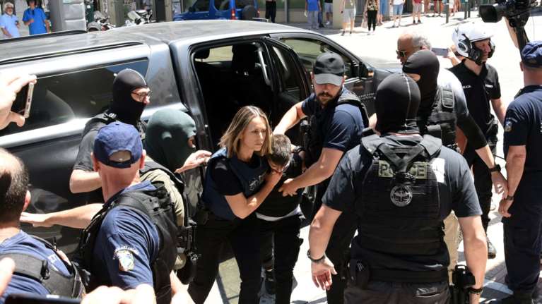 Μουρτζούκου: Πλησιάζει η ώρα της απολογίας της -  Απειλεί να "κάψει" κι άλλους - Eδωσε νέες σημειώσεις στον δικηγόρο της