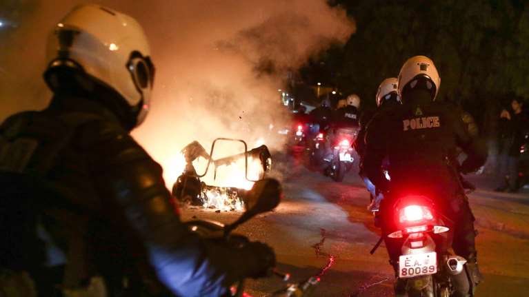 Νέα Σμύρνη: Πώς η κατάθεση του κουνιάδου του &quot;έκαψε&quot; τον Ινδιάνο- &quot;Αν χτυπήσεις αστυνομικό θα σε δώσω...&quot;