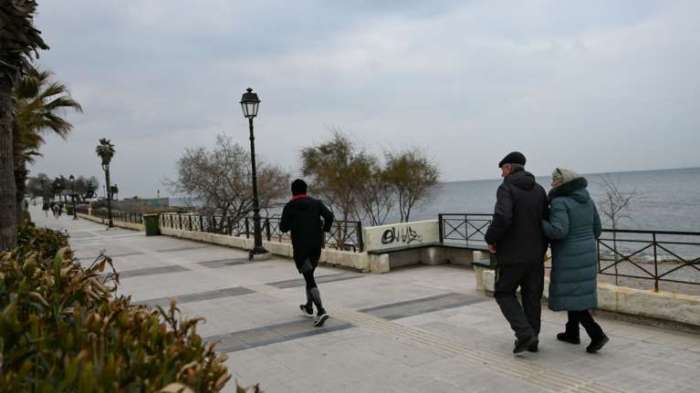 Χριστουγεννιάτικο δώρο σε 2,5 εκατ. συνταξιούχους: Ποιοι θα πάρουν αυξήσεις και πόσο