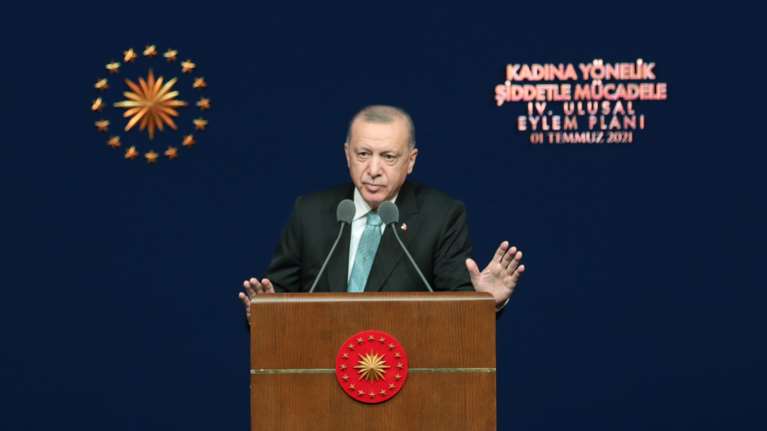 Ο Economist κατακεραυνώνει τον Ερντογάν: Για πρώτη φορά εδώ και χρόνια φαίνεται ευάλωτος