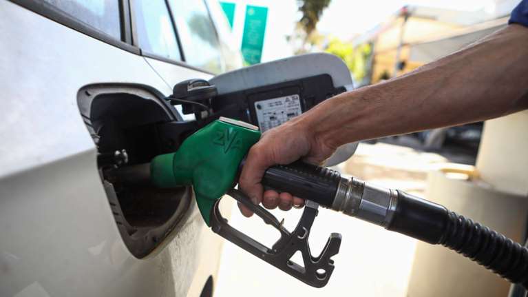 Fuel pass: Επιδότηση καυσίμων 60-70€ και σε περισσότερους - Αναδρομικά ως 600 ευρώ στο ρεύμα, επιδότηση και στα εξοχικά