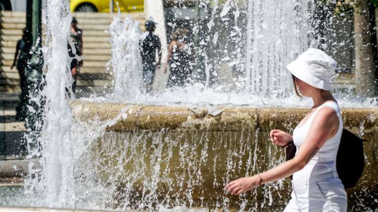 Νέο δελτίο της ΕΜΥ για τον καύσωνα: Σε ποιες περιοχές φτάνει η θερμοκρασία ως 43 βαθμούς - Από Παρασκευή "δροσίζει"