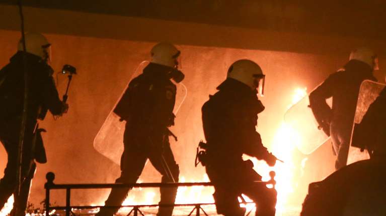 Νέα Σμύρνη: Σοκάρουν οι καταθέσεις των αστυνομικών -  "Φώναζαν γ@μήστε τον, ψόφα κ@λ@μπατσε"