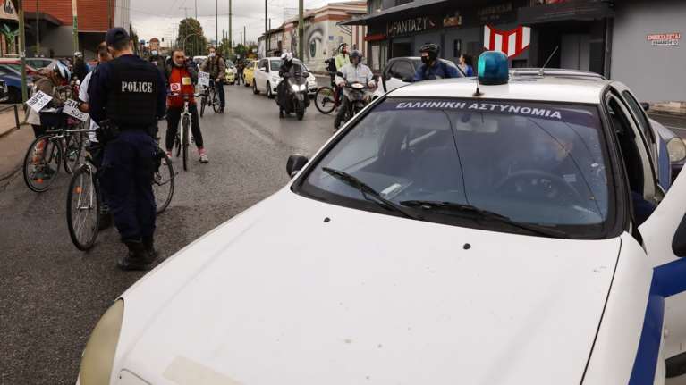 Ενδοοικογενειακή βία στα Χανιά: Μέθυσε και ξέσπασε στη γυναίκα και την κόρη του