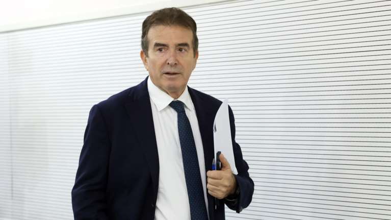 Χρυσοχοΐδης: Θα προσλάβουμε 50 άοπλους αστυνομικούς ως διαμεσολαβητές με τους Ρομά