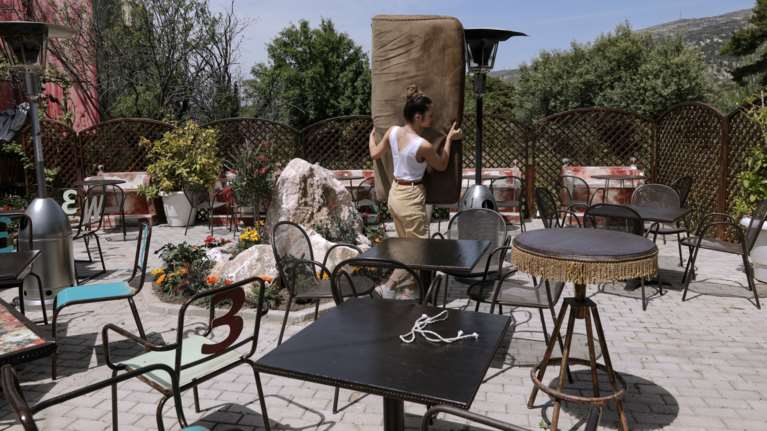 Εστίαση: Πρώτο βήμα επιστροφής στην κανονικότητα - Το μεγάλο στοίχημα για την κυβέρνηση