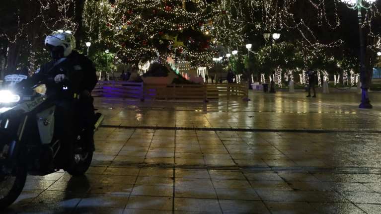 Κορονοϊός-Νέο Lockdown: Τέλος το click away - Κλείνουν κομμωτήρια, βιβλιοπωλεία - Απαγόρευση μετακινήσεων από τις 9 το βράδυ