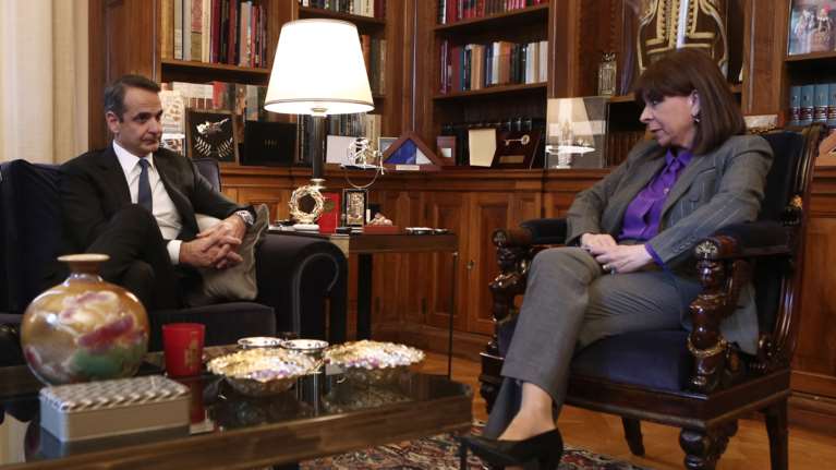 Μητσοτάκης σε Σακελλαροπούλου: &quot;Είμαστε έτοιμοι για τις αναταράξεις&quot; λόγω Ουκρανίας - Την Τρίτη ενημερώνει τη Βουλή