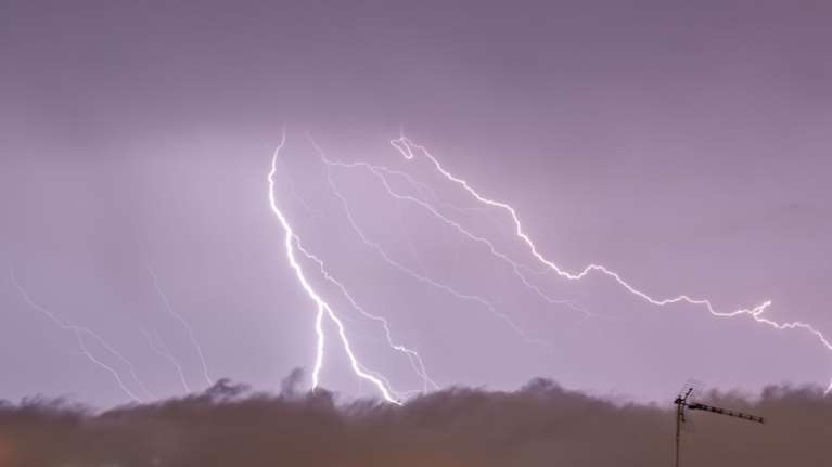 Κακοκαιρία EVA: Μήνυμα από το 112 σε Ιόνιο, Ήπειρο και Μεσσηνία - &quot;Περιορίστε τις μετακινήσεις&quot;