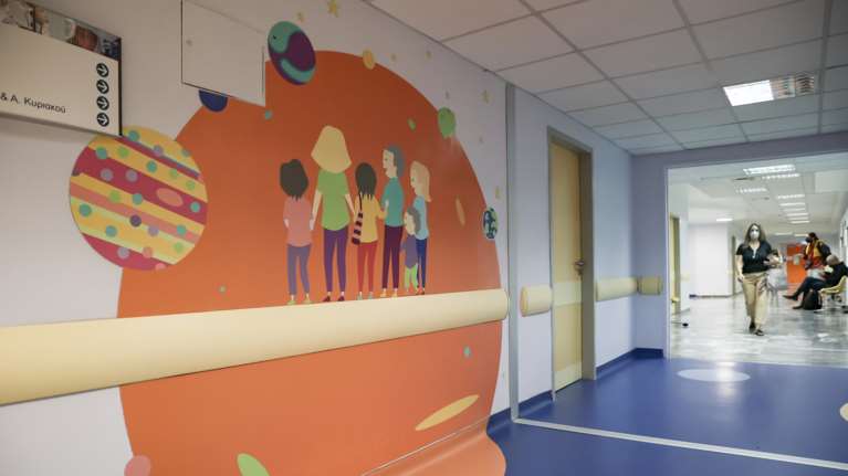 Συναγερμός για τη γρίπη στα παιδιά - Αυξάνονται τα περιστατικά στα παιδιατρικά νοσοκομεία