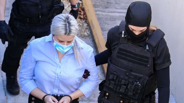 Βιτριόλι: &quot;Το φίδι είναι πιο ζεστό απ&#39; αυτήν - Ψυχρό, δολοφονικό βλέμμα&quot; - Τι αποκαλύπτει για την Εφη συγκρατούμενή της