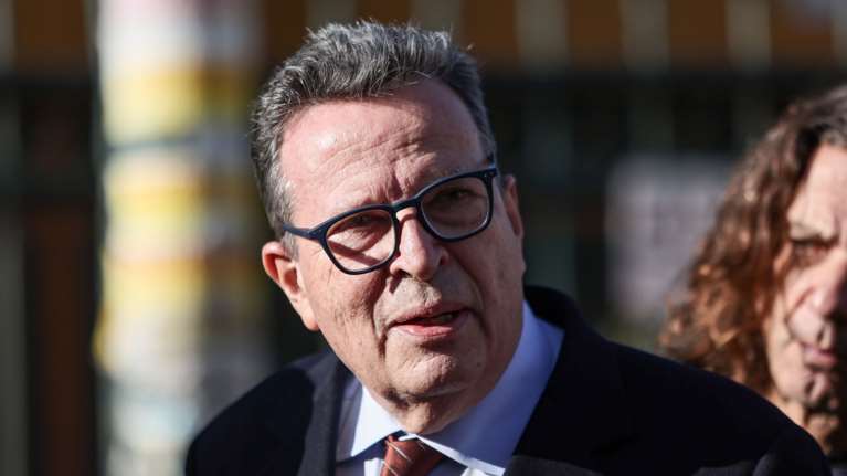 Αίτημα άρσης ασυλίας του Κύρτσου για χρέη 450.000 ευρώ προς το Δημόσιο - Γιατί εξοργίστηκε ο ευρωβουλευτής