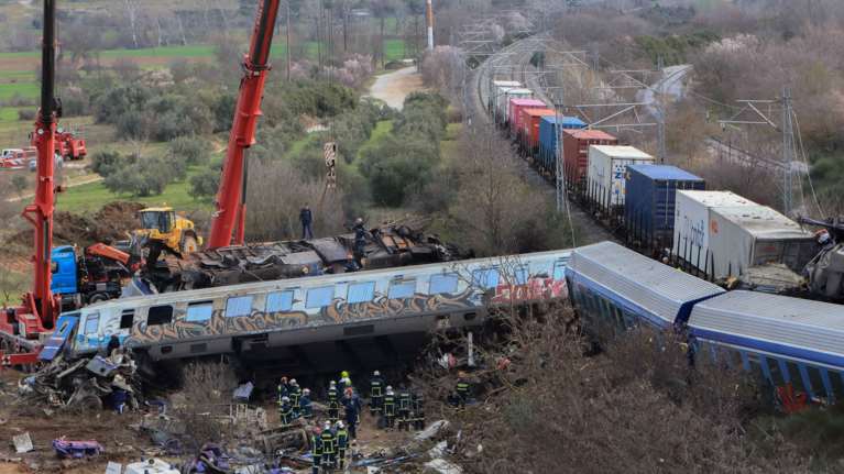Τέμπη: Ο Ψαρόπουλος βάζει στο στόχαστρο Καραμανλή και Τριαντόπουλο - "Να αποδοθούν ποινικές ευθύνες όσο ψηλά και αν φτάνουν"