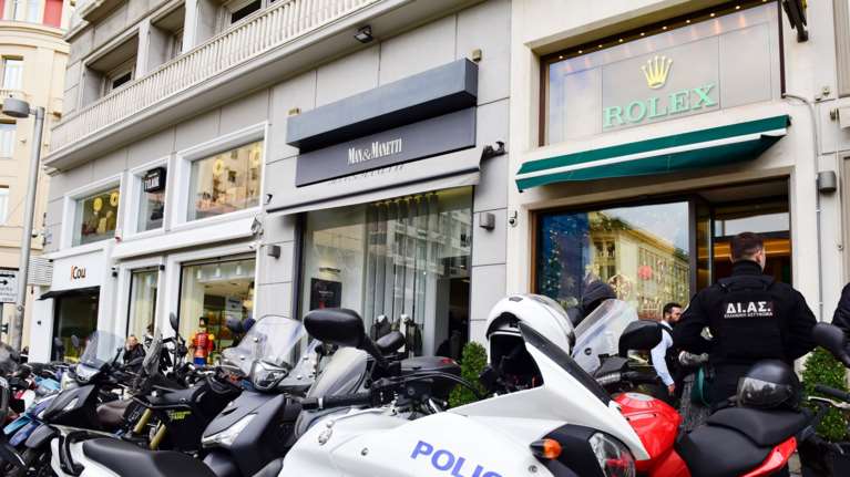 Ληστεία στη Rolex: Το κρίσιμο λάθος των ληστών και οι ομοιότητες με τους διαβόητους &quot;Ροζ Πάνθηρες&quot;  [Βίντεο]