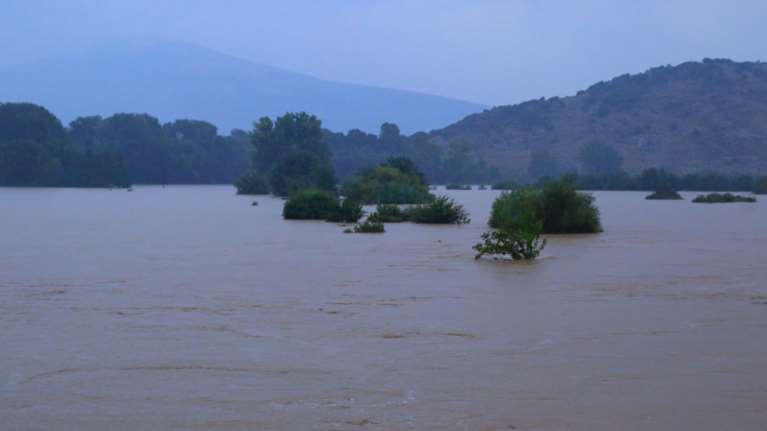 Κακοκαιρία Daniel: Νέο μήνυμα από το 112 στα χωριά Κανάβια και Σταυρός Ελάτης στα Τρίκαλα