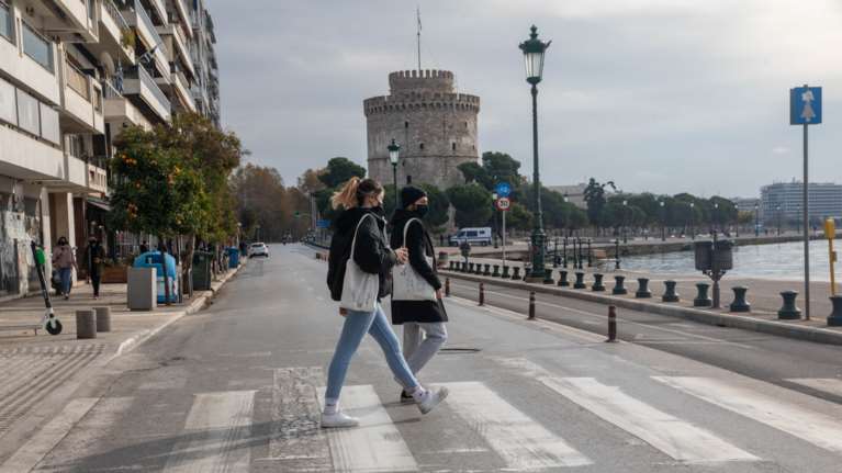 Κορονοϊός: Νέα &quot;πρωτιά&quot; για τη Θεσσαλονίκη με 428 νέα κρούσματα, 334 στην Αττική - Ξανά τριψήφια νούμερα σε Λάρισα και Πιερία