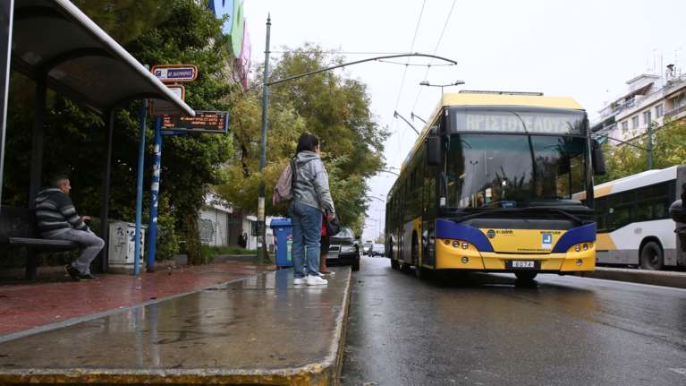 Στάση εργασίας σήμερα σε λεωφορεία, τρόλεϊ - Ποιες ώρες τραβούν χειρόφρενο