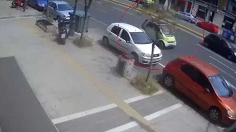 Δυστύχημα στην Καλλιθέα: Ελεύθερος με περιοριστικούς όρους ο οδηγός που παρέσυρε και σκότωσε τη 13χρονη