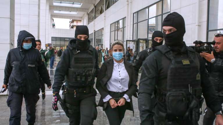 Η Εφη για την επίθεση στην Ιωάννα: Ηθελα να την εκδικηθώ - Η ιδέα για το βιτριόλι μου ήρθε από μία εκπομπή