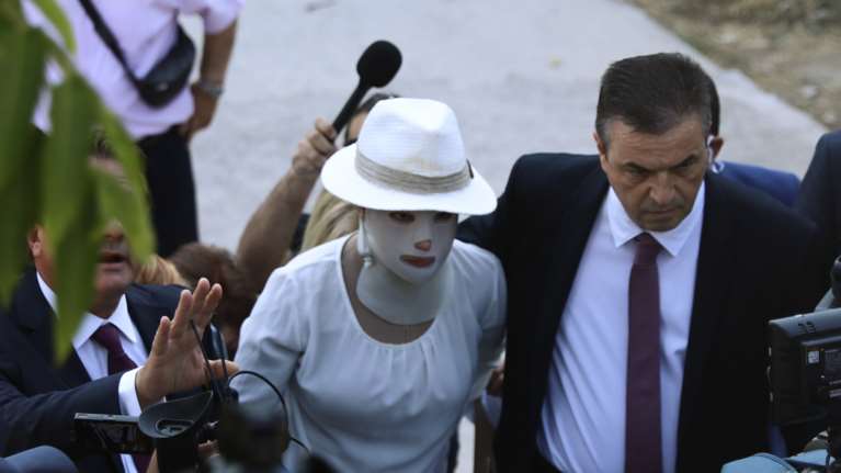 Επίθεση με βιτριόλι: Εξοργισμένη η Ιωάννα με τον 40χρονο που μιλάει για άλλο πρόσωπο – Η αυστηρή απάντησή της Βίντεο]