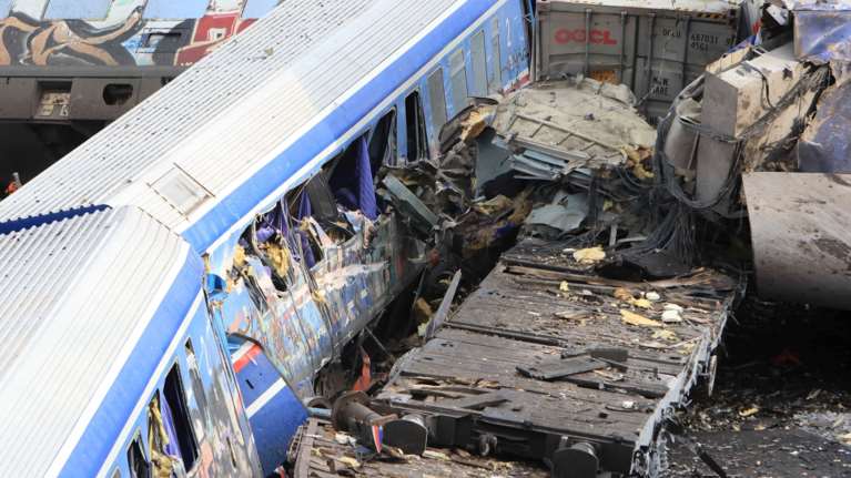 Εξελίξεις για τα Τέμπη: Στη Βουλή δικογραφία για τυχόν ποινικές ευθύνες Καραμανλή και Σπίρτζη