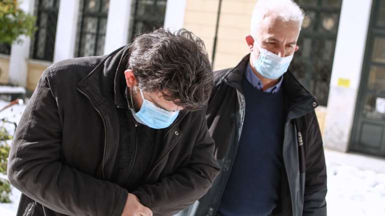 &quot;Μου είπε ανέβασε το σουτιέν σου και δείξε μου τα στήθη σου&quot;: Νέα αποκάλυψη σοκ από ανήλικη για τον ιερέα