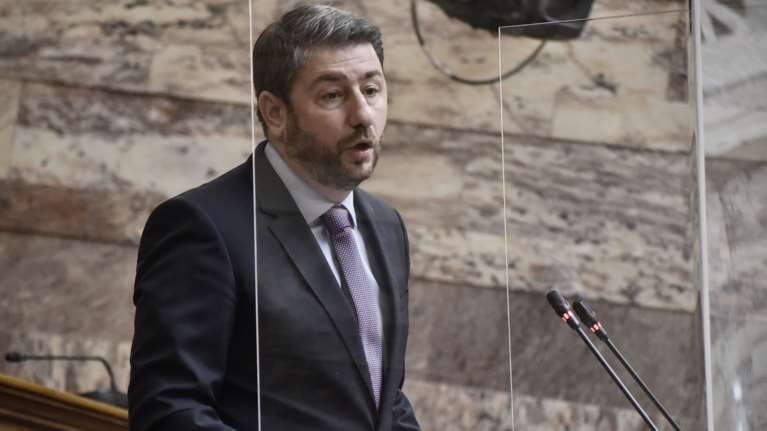 Ανδρουλάκης κατά Μητσοτάκη: Δεν έχει το πολιτικό ανάστημα να αναμετρηθεί με τις βαρύτατες ευθύνες του για τη θεσμική εκτροπή