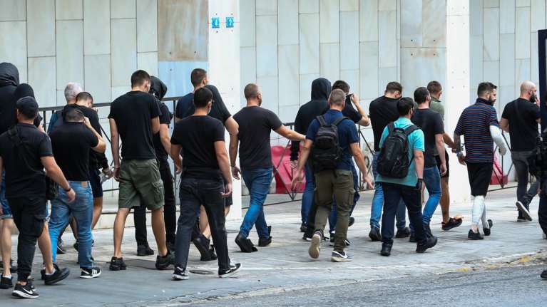 Νέα Φιλαδέλφεια: Προφυλακιστέοι και οι 105 συλληφθέντες - Αρνήθηκαν κάθε σχέση με την αιματηρή συμπλοκή