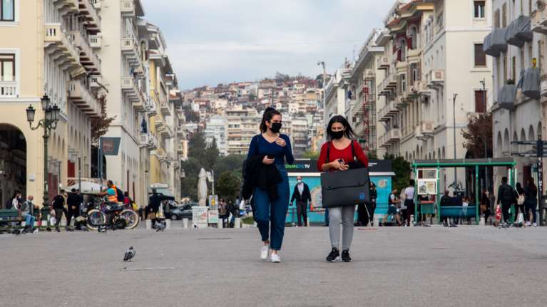 Κορονοϊός - Lockdown σε Θεσσαλονίκη και Σέρρες: Τηλεκπαίδευση για τα λύκεια -  Τι ισχύει για sms και μετακίνηση στα σχολεία