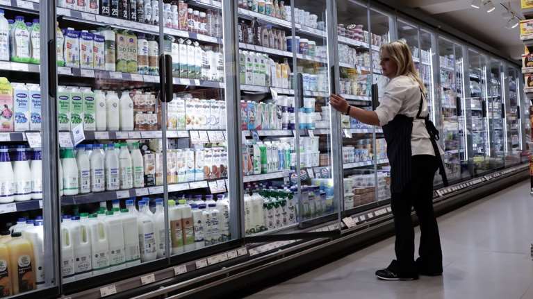 Καλάθι του νοικοκυριού: Αυτή είναι η νέα λίστα προϊόντων για κάθε σούπερ μάρκετ - Έως 11,3% η μείωση στο συνολικό κόστος