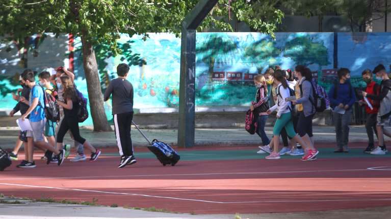 Πρώτο κουδούνι στα σχολεία: Στις 13 Σεπτεμβρίου με δύο self test τη βδομάδα ή εμβόλιο - Οδικός χάρτης για κάλυψη ύλης και επαναλήψεις