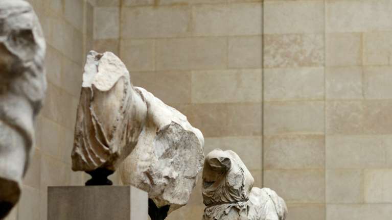 Αδειάζουν τον Σούνακ οι &quot;Times&quot;: Τα Γλυπτά του Παρθενώνα πρέπει να επιστρέψουν στο φυσικό τους μέρος