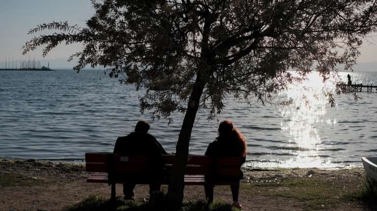 Ανοιξιάτικο σκηνικό το Σάββατο με τον υδράργυρο ψηλά - Πόσο θα κρατήσει, πότε θα δούμε τα πρώτα κρύα