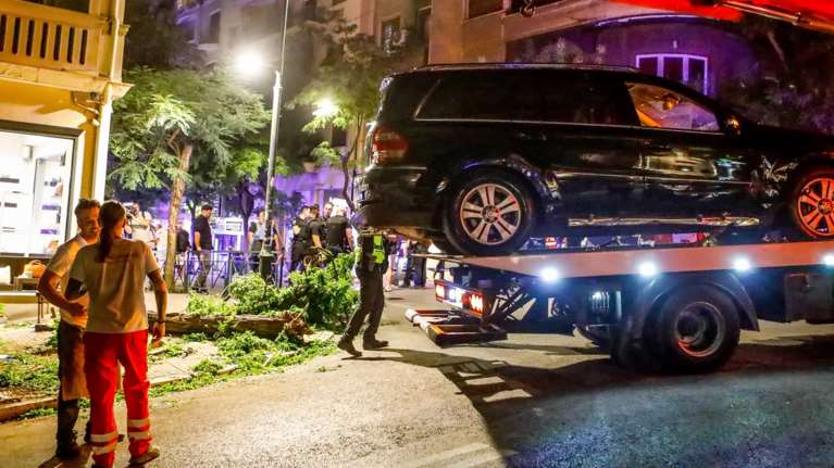 Κολωνάκι: Ελεύθερος ο παρκαδόρος για το ατύχημα με το τζιπ - Ποια είναι η κατάσταση των τραυματιών