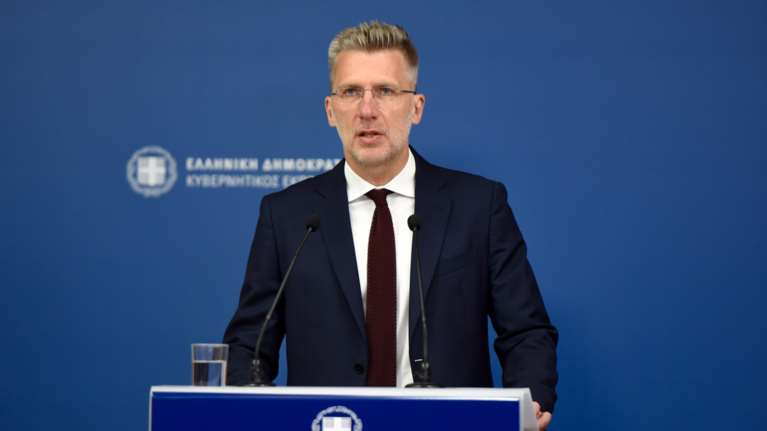 Σκέρτσος για Τσίπρα στη συνέντευξη με τη ZoePre: Εξακολουθεί να αντιγράφει τον Μητσοτάκη ακόμα και στο YouTube