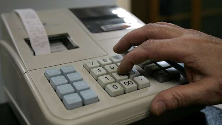 ΑΑΔΕ: Τα νέα "όπλα" για την αντιμετώπιση της φοροδιαφυγής - "Σάρκα μία" ταμειακές μηχανές και POS