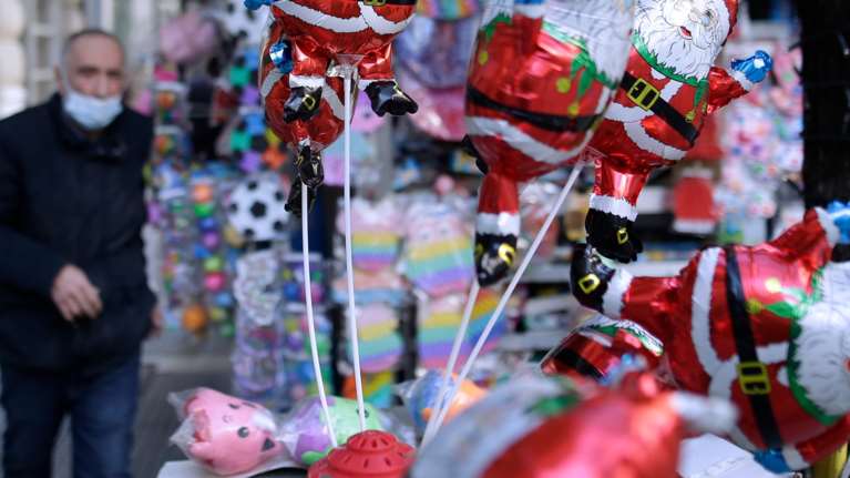 Διπλός Χριστουγεννιάτικος μποναμάς με επίδομα θέρμανσης και επιταγή ακρίβειας – Ποιοι είναι οι δικαιούχοι