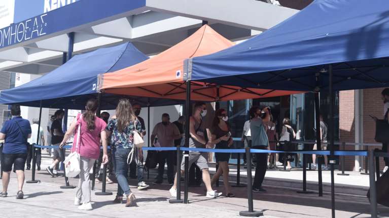 Εμβολιασμοί: "Πάγος" στα νέα ραντεβού λόγω διακοπών - Σχέδιο επιτάχυνσης για μετά τον Δεκαπενταύγουστο