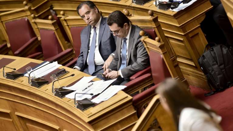 Καβγάς Γεωργιάδη-Κωνσταντοπούλου στη Βουλή: &quot;Να φέρουμε ειδικές δυνάμεις να γλιτώσουμε από τη Ζωή&quot; - &quot;Από εμένα δεν γλιτώνετε&quot;