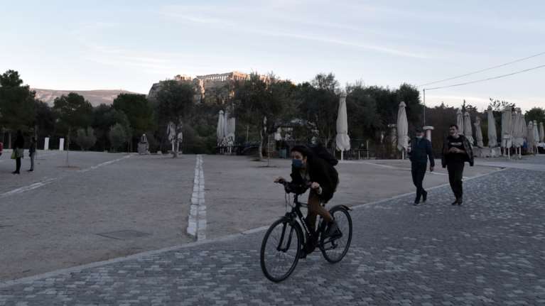 Απαγόρευση κυκλοφορίας και κλειστά μαγαζιά σήμερα - Tελευταία άμυνα πριν το ολικό lockdown: Τι ισχύει σε Αθήνα, Θεσσαλονίκη και Πάτρα