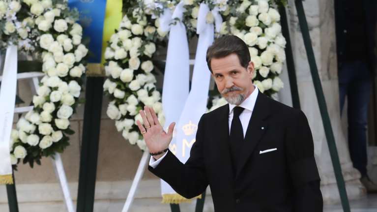 Τέως βασιλιάς: O Παύλος σκέφτεται να εγκατασταθεί μόνιμα στην Ελλάδα μετά τον θάνατο του πατέρα του